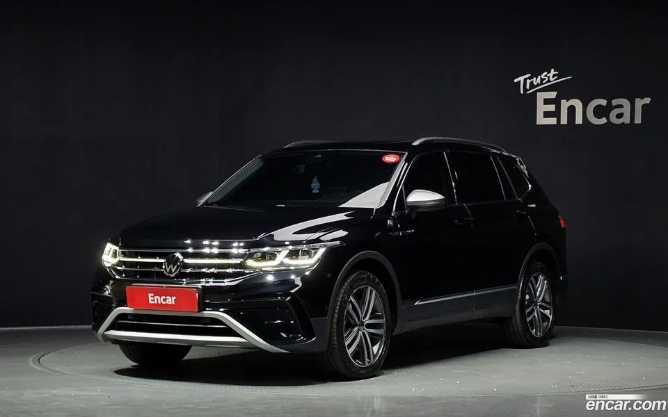 Volkswagen Tiguan Allspace 2.0 TSI 2022 — photo 1, buy with delivery to Moscow