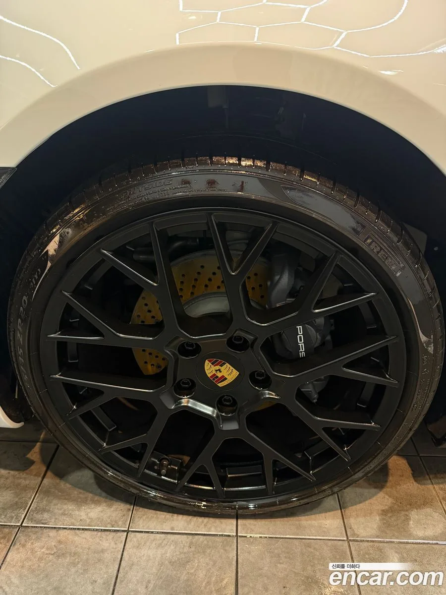 Porsche 911 (992) 2024 — миниатюра 2