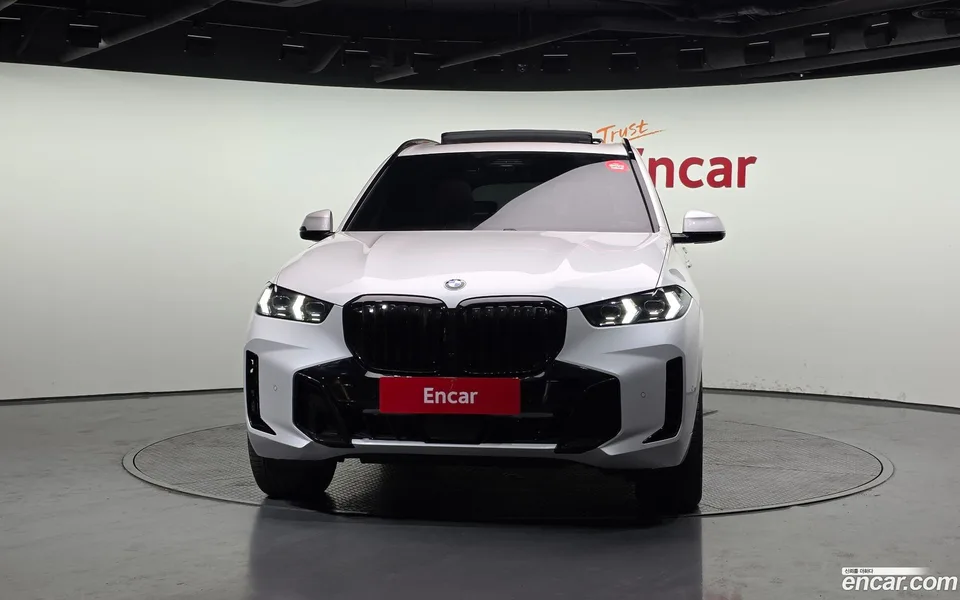 BMW X5 xDrive 40i M 2025 — фото 1, купить с доставкой в Москву