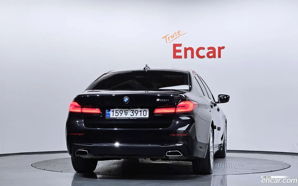 BMW 5 Series 520i 2023 — миниатюра 4