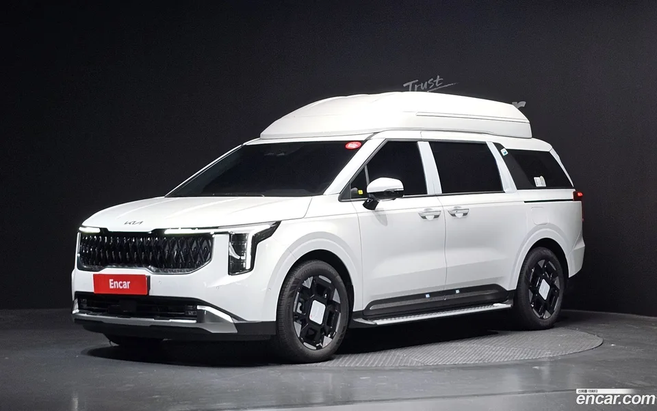 Kia Carnival HEV 7 2026 — фото 1, купить с доставкой в Москву
