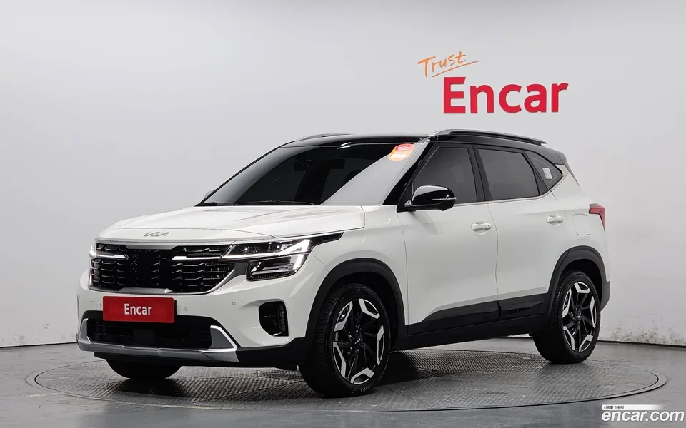 Kia Seltos 1.6 2WD 2023 — фото 1, купить с доставкой в Москву