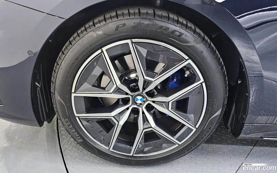 BMW 5 Series 520i M 2025 — миниатюра 2