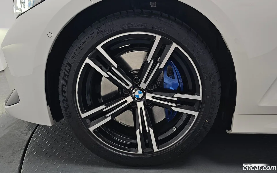 BMW 3 Series 320i M 2023 — миниатюра 2