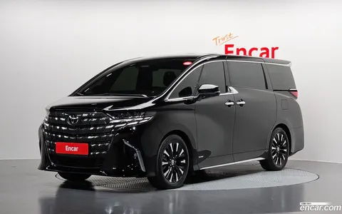 Toyota Alphard 2023 купить в Москве