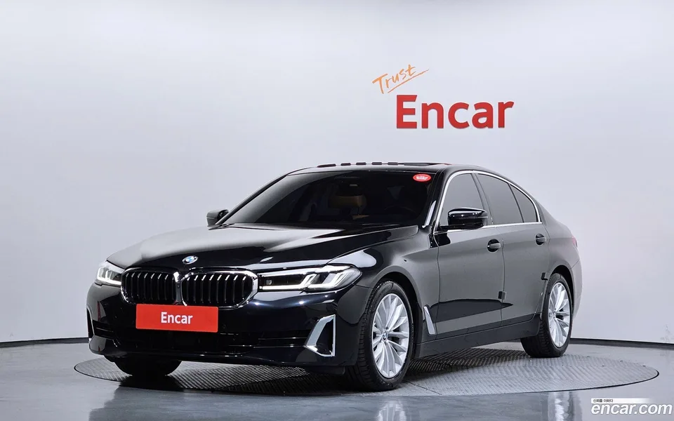 BMW 5 Series 520i 2023 — фото 1, купить с доставкой в Москву
