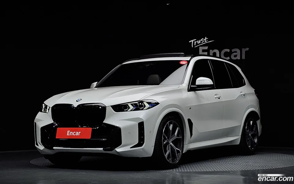 BMW X5 xDrive 30d M 2025 — фото 1, купить с доставкой в Москву