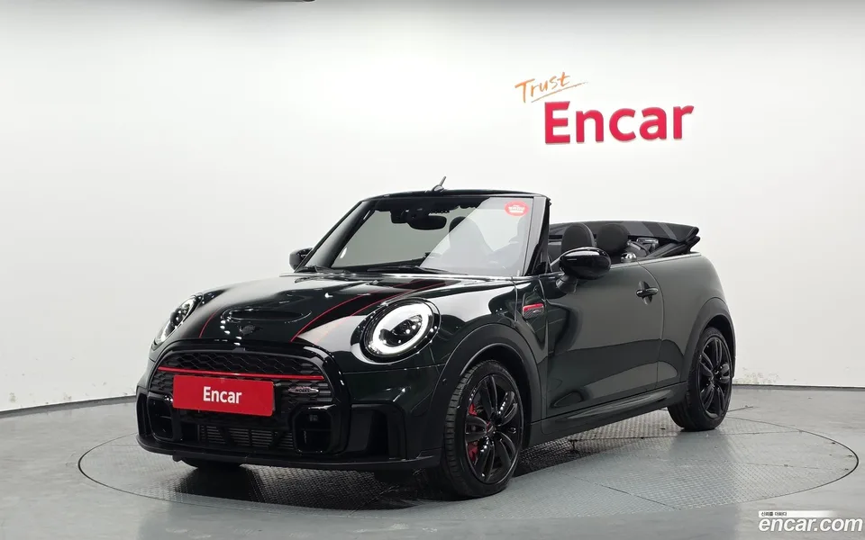 MINI Cooper S Convertible JCW 2023 — фото 1, купить с доставкой в Москву