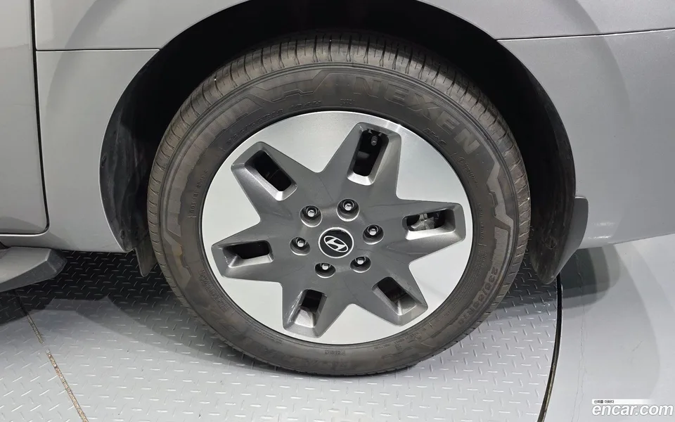 Hyundai Staria 9 2025 — миниатюра 2