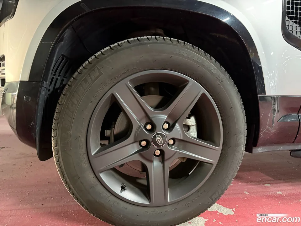 Land Rover Defender 110 P300 X- SE 2024 — миниатюра 5