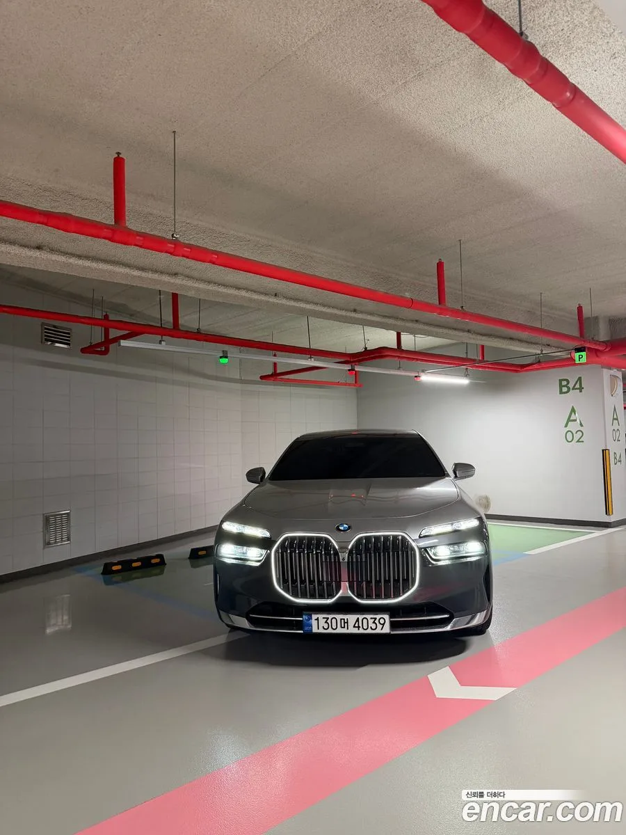 BMW 7 Series 740i sDrive 2023 — фото 1, купить с доставкой в Москву