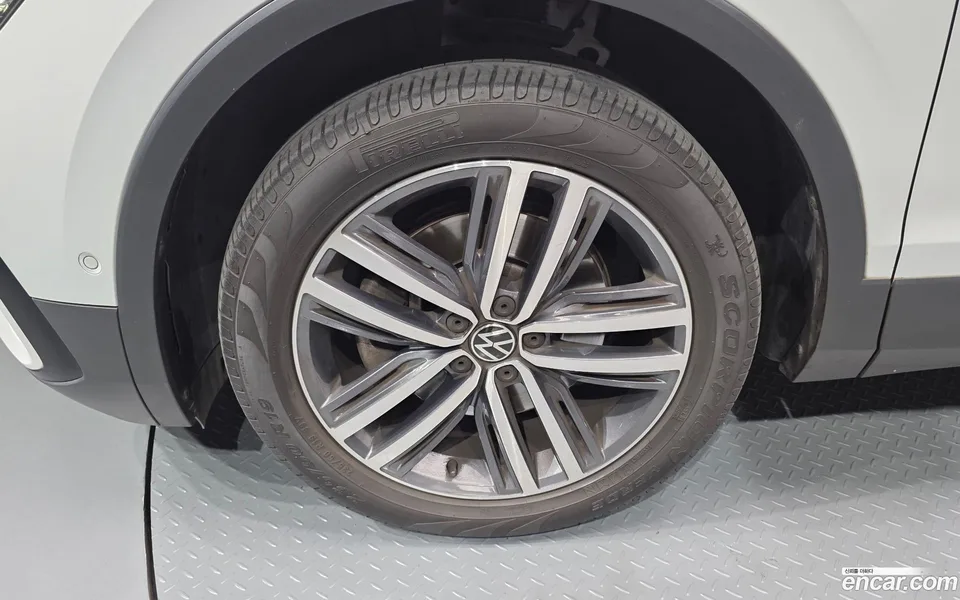 Volkswagen Tiguan Allspace 2.0 TSI 2023 — миниатюра 2