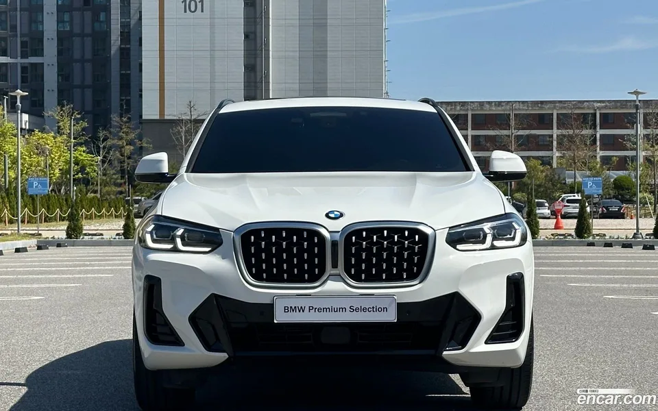 BMW X4 xDrive20i M 2022 — миниатюра 3