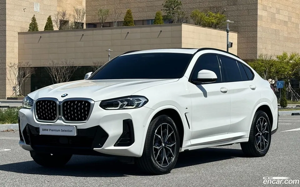 BMW X4 xDrive20i M 2022 — фото 1, купить с доставкой в Москву