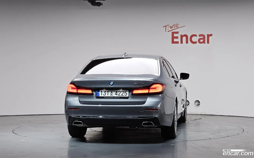 BMW 5 Series 520i 2023 — миниатюра 4