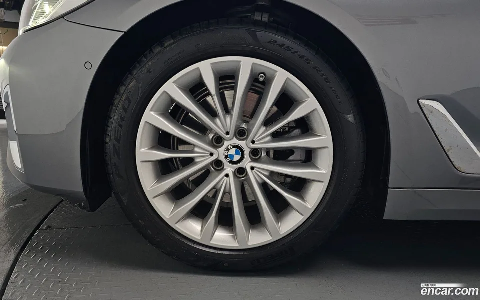 BMW 5 Series 520i 2023 — миниатюра 5