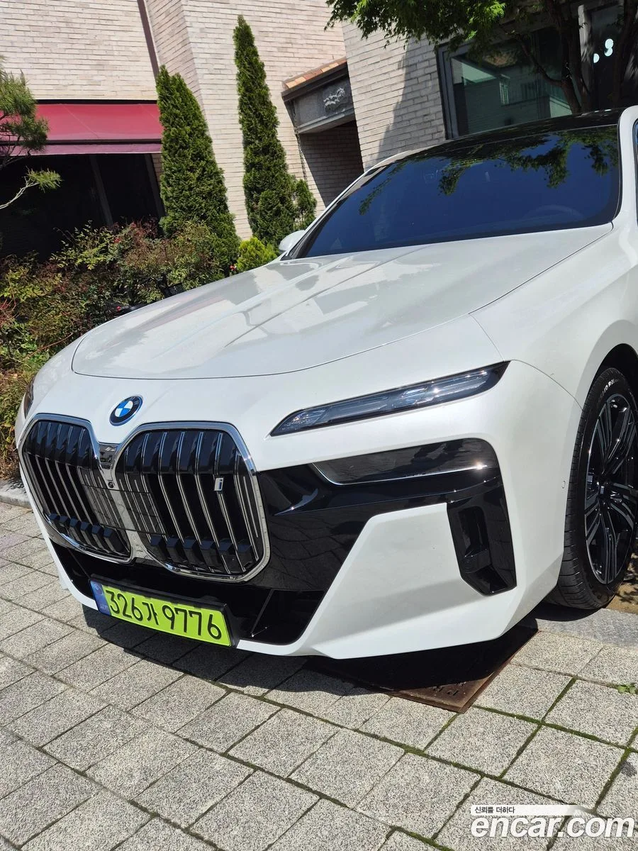 BMW i7 xDrive 60 M 2025 — миниатюра 3