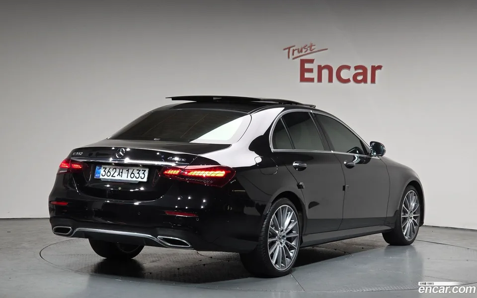 Mercedes-Benz E-Class E350 4MATIC AMG Line 2022 — миниатюра 2