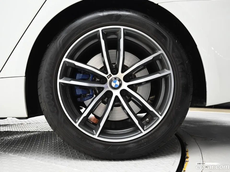 BMW 5 Series 520i M 2023 — миниатюра 5