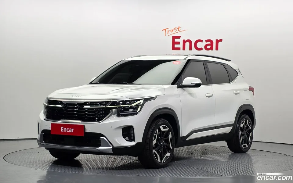 Kia Seltos 1.6 2WD 2023 — фото 1, купить с доставкой в Москву