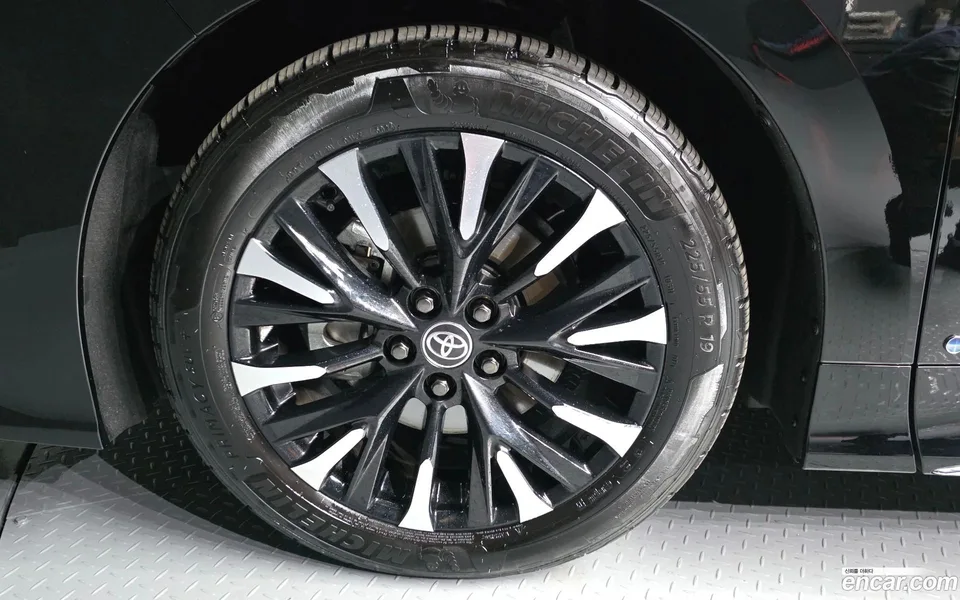Toyota Alphard 2.5 HEV AWD 2024 — миниатюра 2