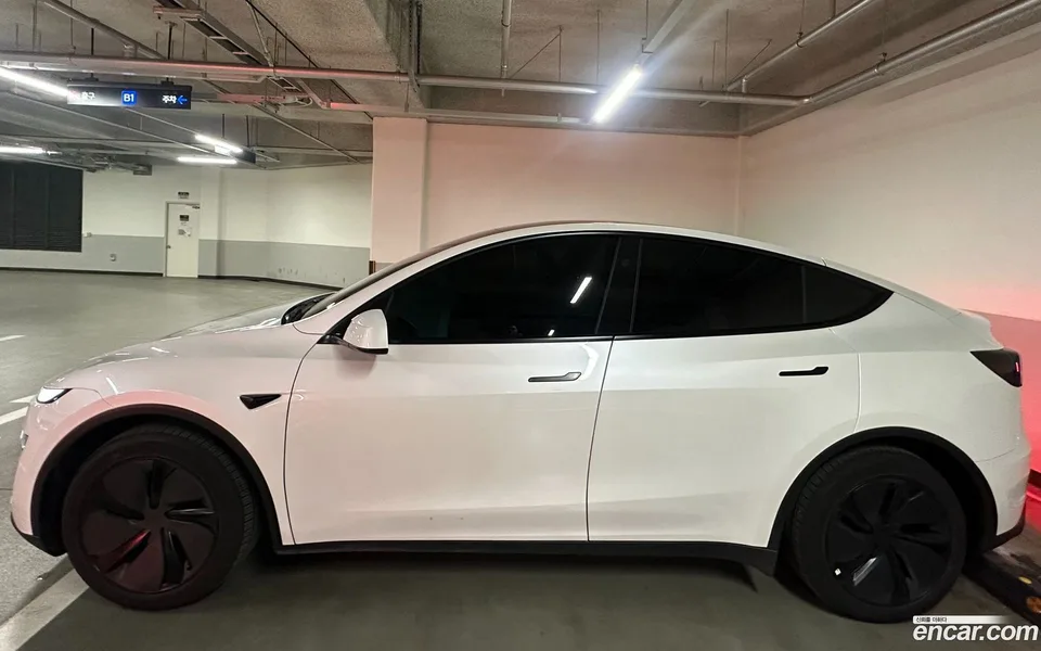 Tesla Model Y RWD 2025 — миниатюра 3