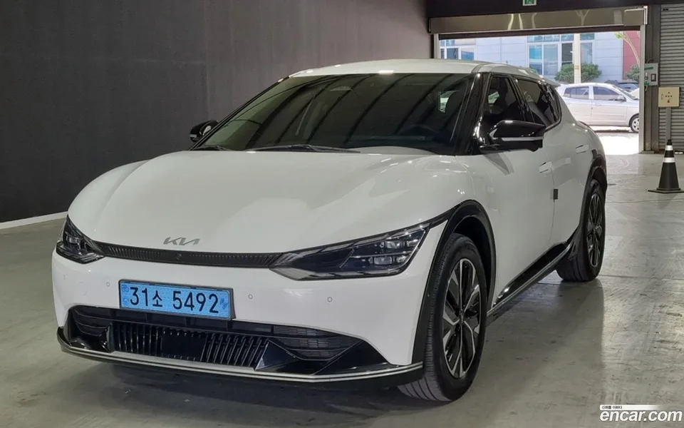 Kia EV6 2023 — фото 1, купить с доставкой в Москву