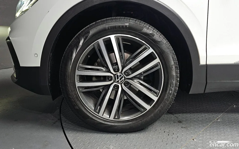 Volkswagen Tiguan 2.0 TDI 4 2023 — миниатюра 5