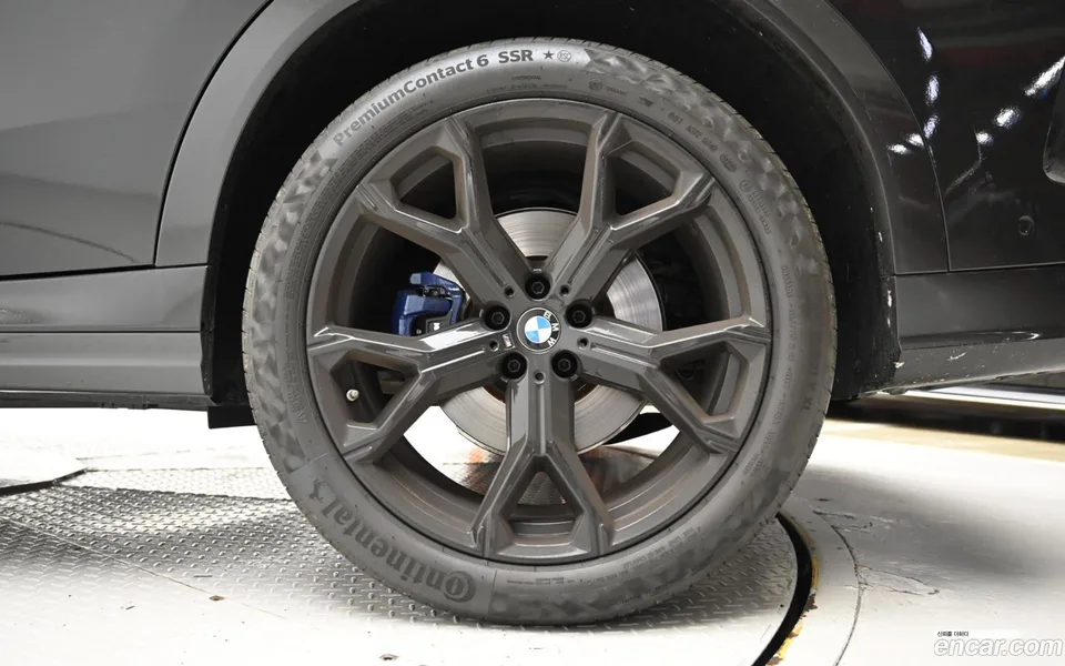 BMW X6 xDrive40i M 2022 — миниатюра 2