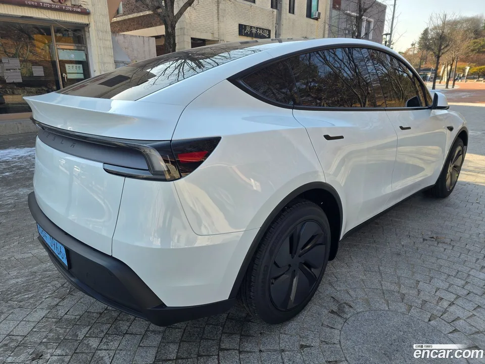 Tesla Model Y RWD 2025 — миниатюра 3