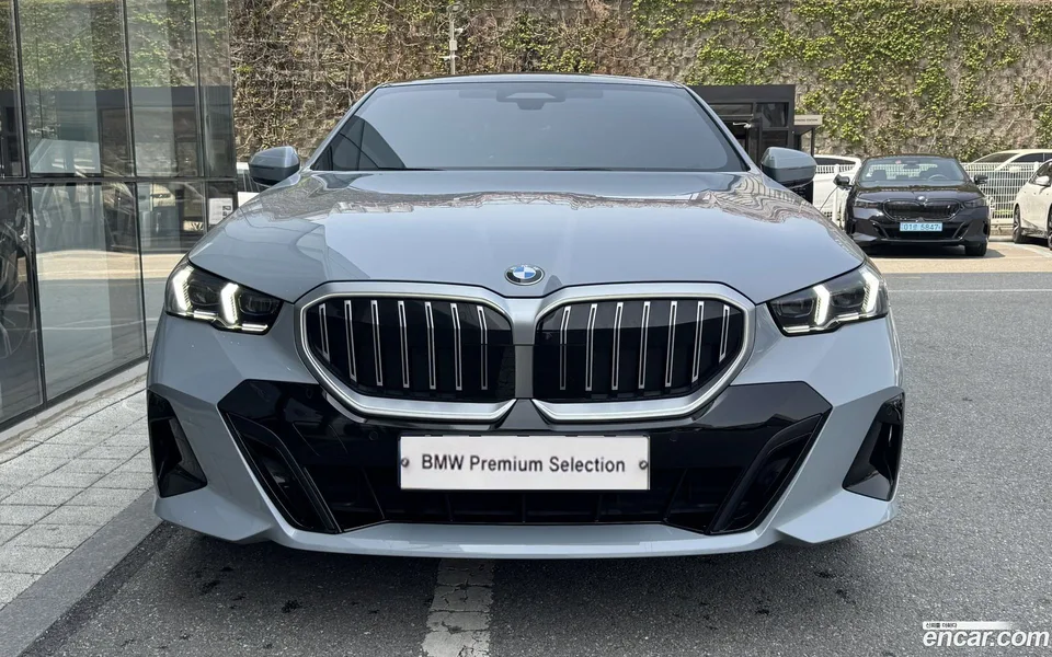 BMW 5 Series 530i xDrive M 2024 — миниатюра 3