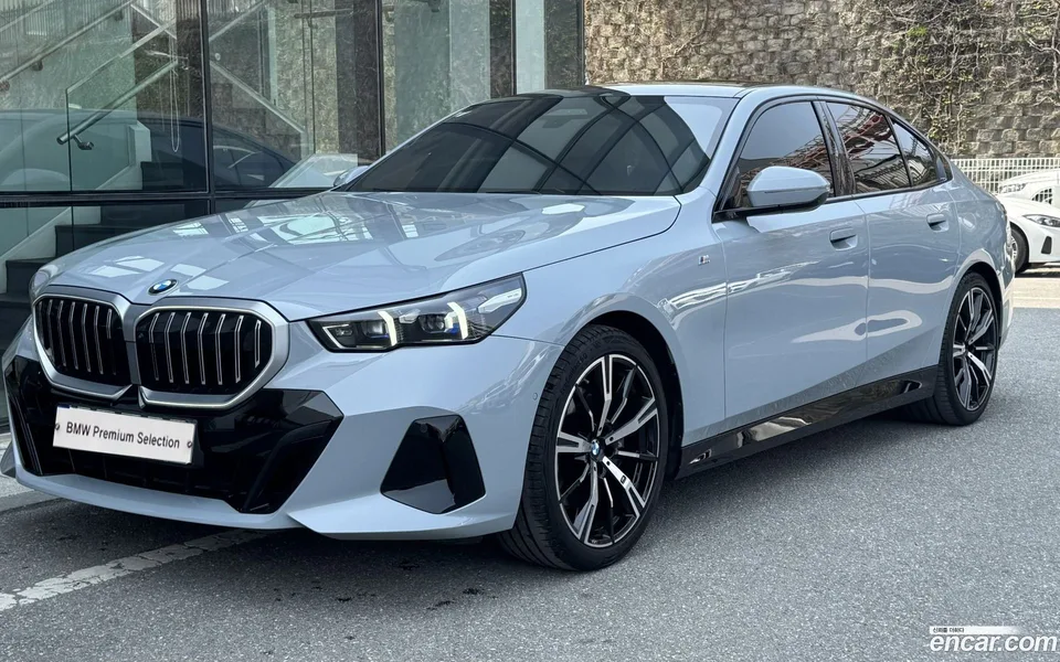 BMW 5 Series 530i xDrive M 2024 — фото 1, купить с доставкой в Москву