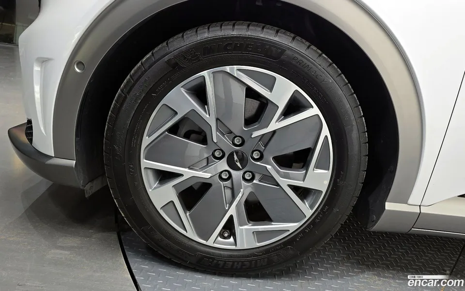 Genesis GV60 2023 — миниатюра 5