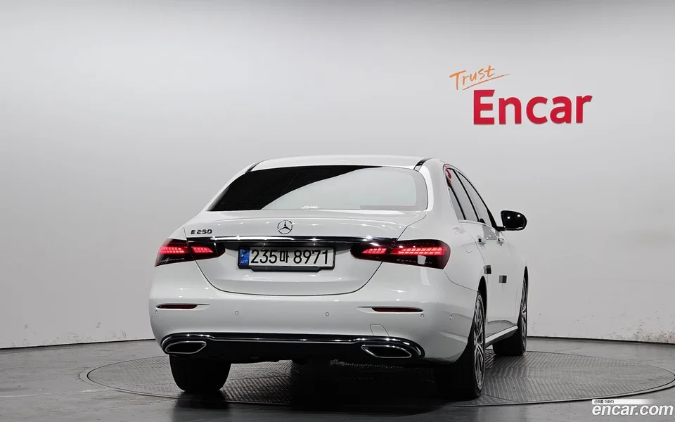Mercedes-Benz E-Class E250 2022 — миниатюра 4