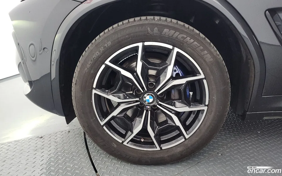 BMW X4 xDrive20i M 2022 — миниатюра 2