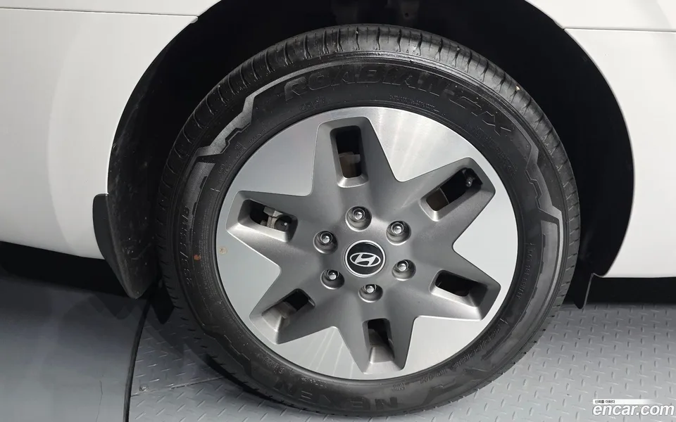 Hyundai Staria 4WD 9 2024 — миниатюра 2