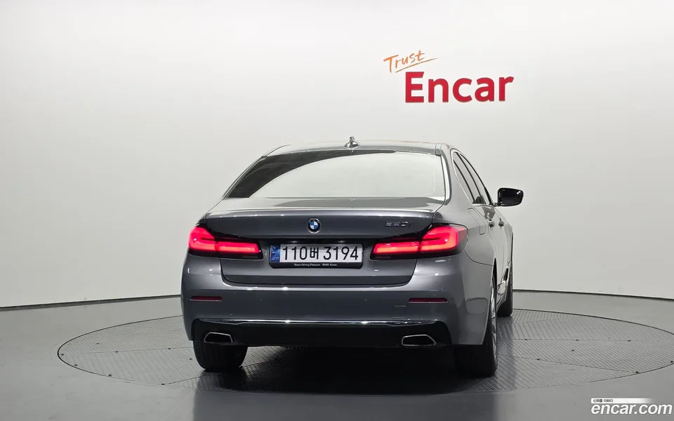 BMW 5 Series 520i 2023 — миниатюра 4