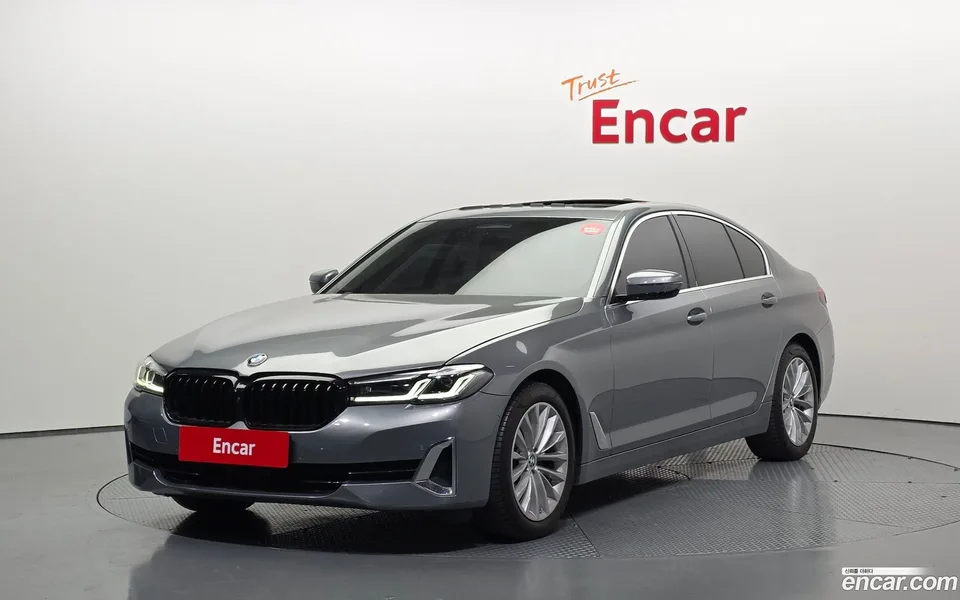 BMW 5 Series 520i 2023 — фото 1, купить с доставкой в Москву