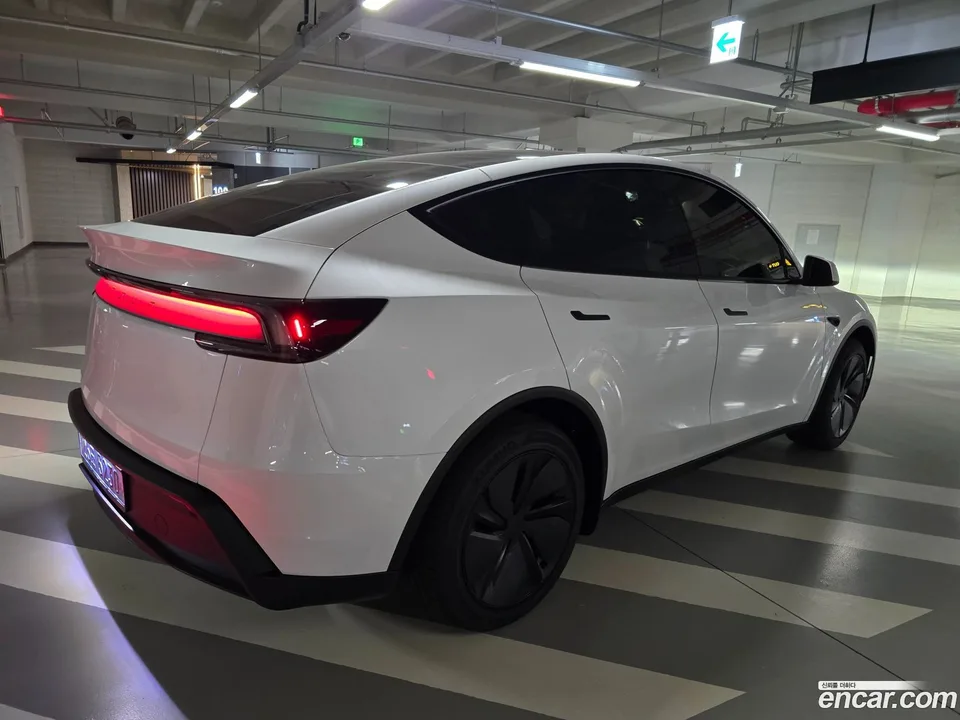 Tesla Model Y RWD 2025 — миниатюра 4