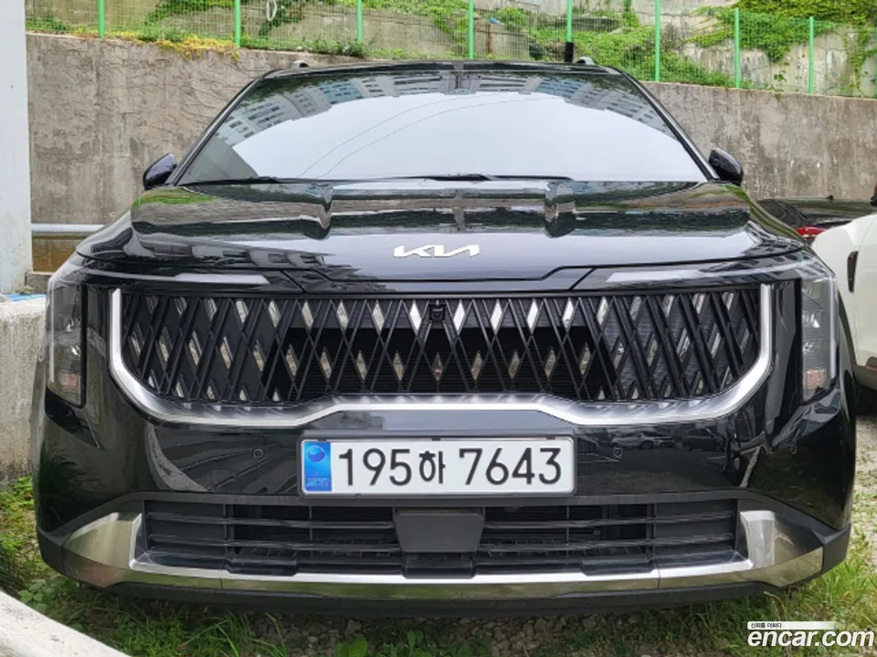 Kia Carnival 9 2023 — фото 1, купить с доставкой в Москву