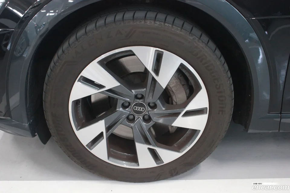 Audi Q8 e-tron 55 2024 — миниатюра 5