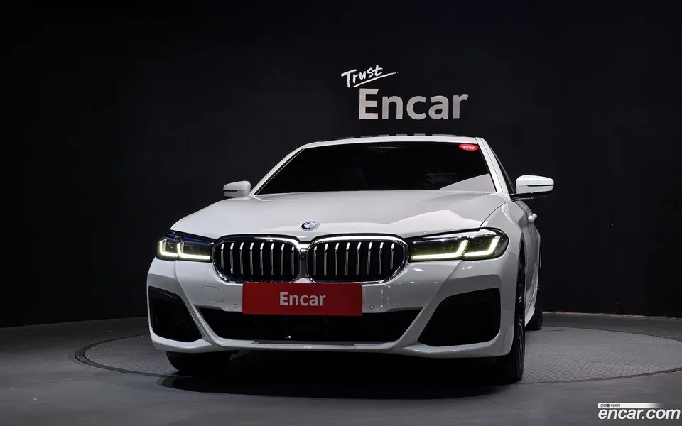 BMW 5 Series 530i xDrive M 2023 — миниатюра 3