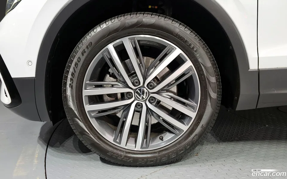 Volkswagen Tiguan Allspace 2.0 TSI 2023 — миниатюра 2
