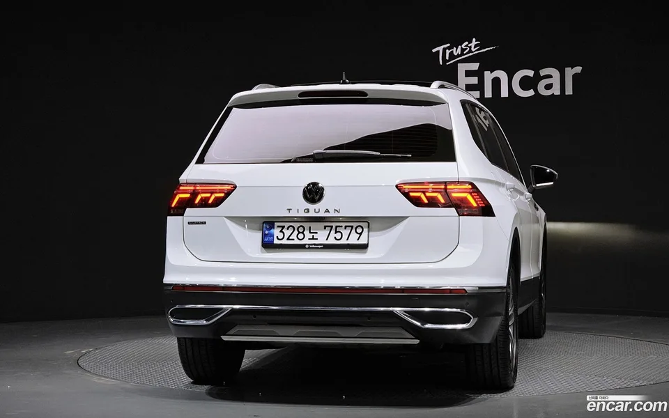 Volkswagen Tiguan Allspace 2.0 TSI 2023 — миниатюра 4