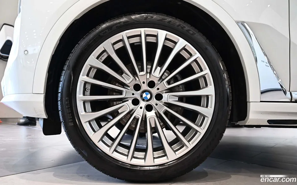 BMW X7 xDrive 40i 7 2025 — миниатюра 2