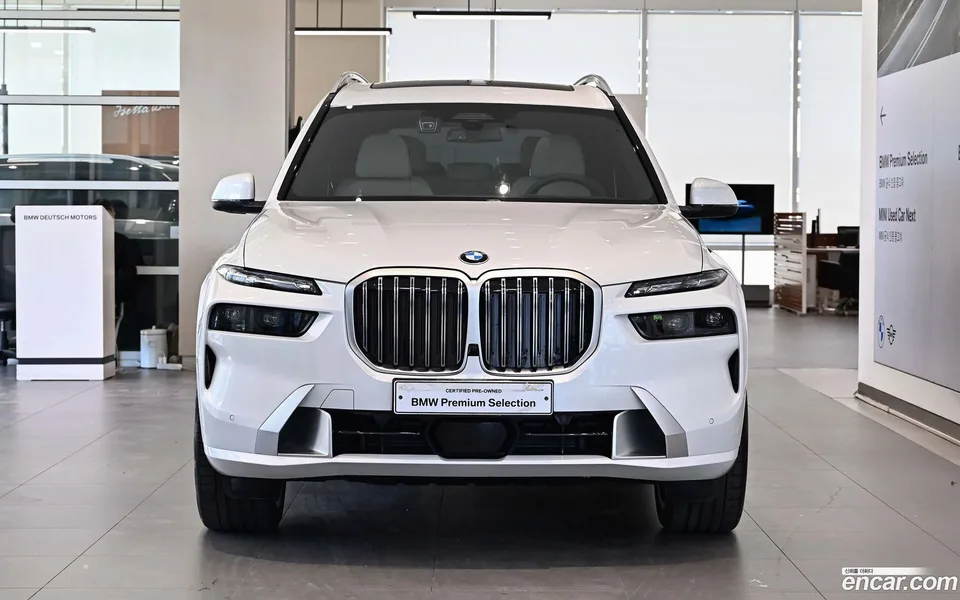 BMW X7 xDrive 40i 7 2025 — миниатюра 3