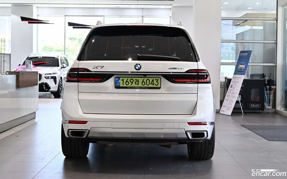 BMW X7 xDrive 40i 7 2025 — миниатюра 4