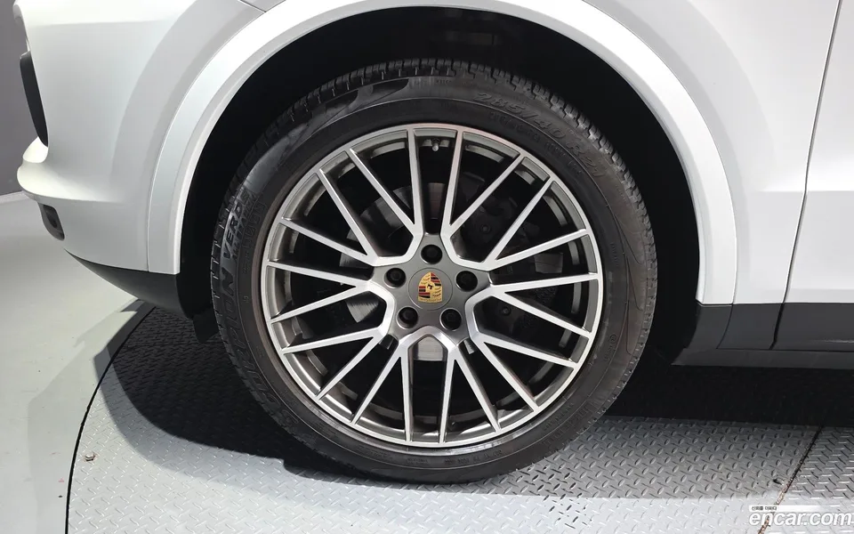 Porsche Cayenne 3.0 2022 — миниатюра 2