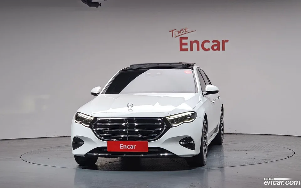 Mercedes-Benz E-Class E300 4MATIC 2024 — миниатюра 3