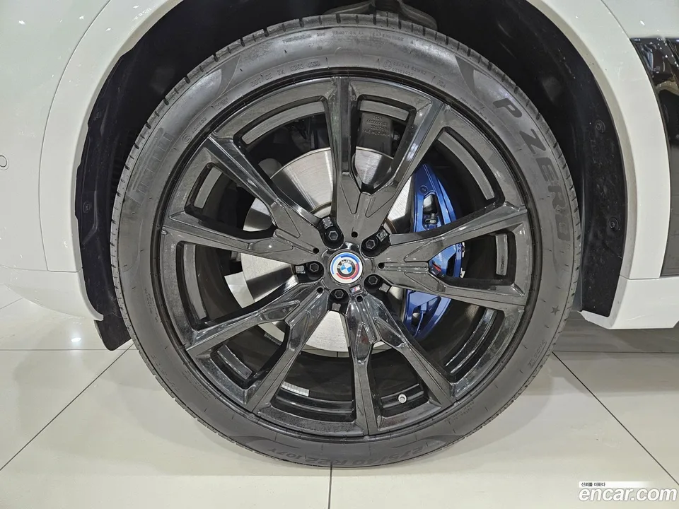 BMW X7 M60i xDrive M 6 2024 — миниатюра 5